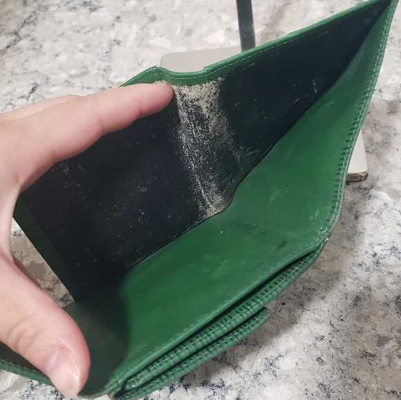 Louis Vuitton Epi Trifold Leather Wallet - Picture 9 of 12